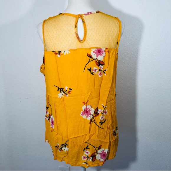 🥳🥳🥳SOLD🥳🥳🥳 Floral blouse 🌼 - Picture 4 of 5